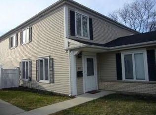 1067 Cove Dr #140-B, Prospect Heights, IL 60070