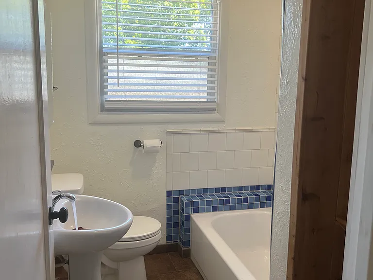 146 Carolyn St — Photo 8