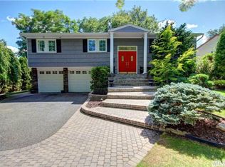 42 Sally Ln, Plainview, NY 11803