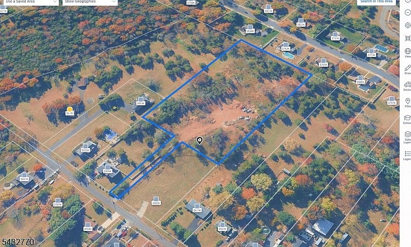 2nd image of 60 Gates Rd