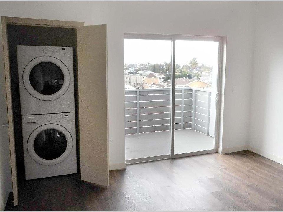 2nd image of 4708 Oakwood Ave APT 407
