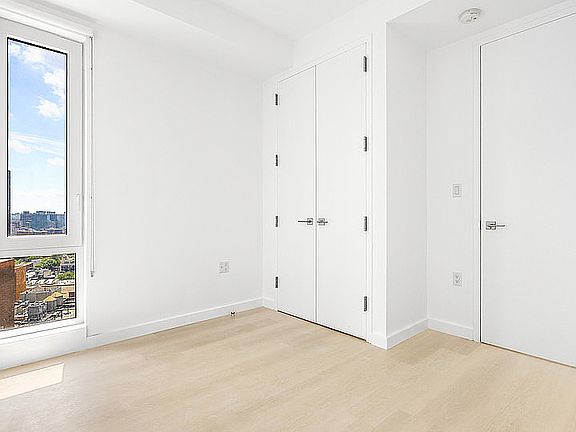 5th image of 150 Lawrence St #1492