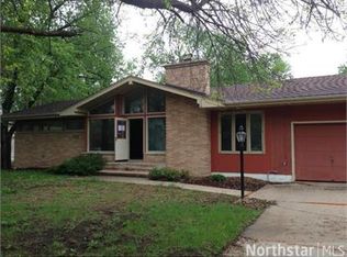 2006 Prosperity Rd N, Maplewood, MN 55109