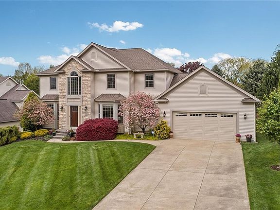 2nd image of 2025 Forest Edge Dr