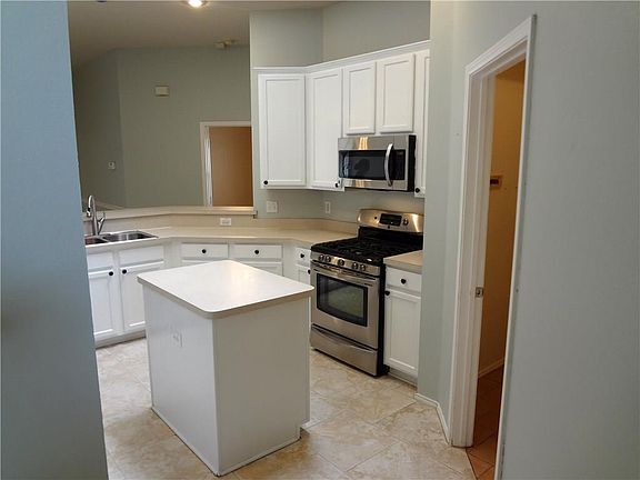 5th image of 3409 Bluegrass Dr