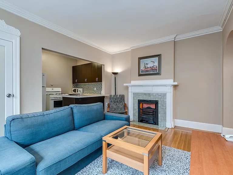 935 Jervis St #11 — Photo 11