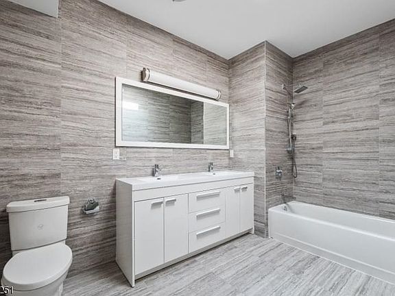 4th image of 1601 Manhattan Ave #301