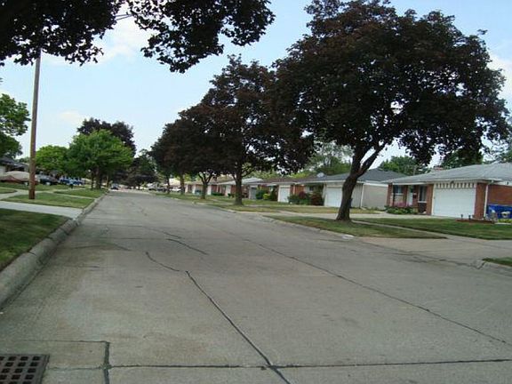 Exterior Neighborhood (street photo)