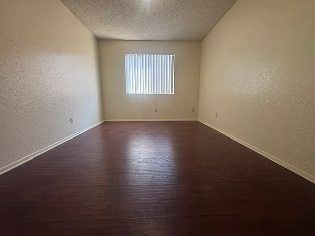12700 Kornblum Ave — Photo 25
