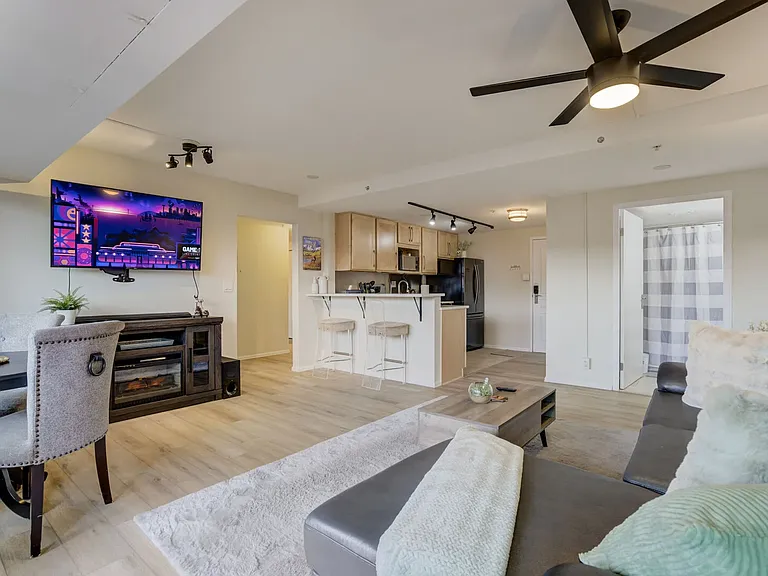 417 E Kiowa St #203 — Photo 8