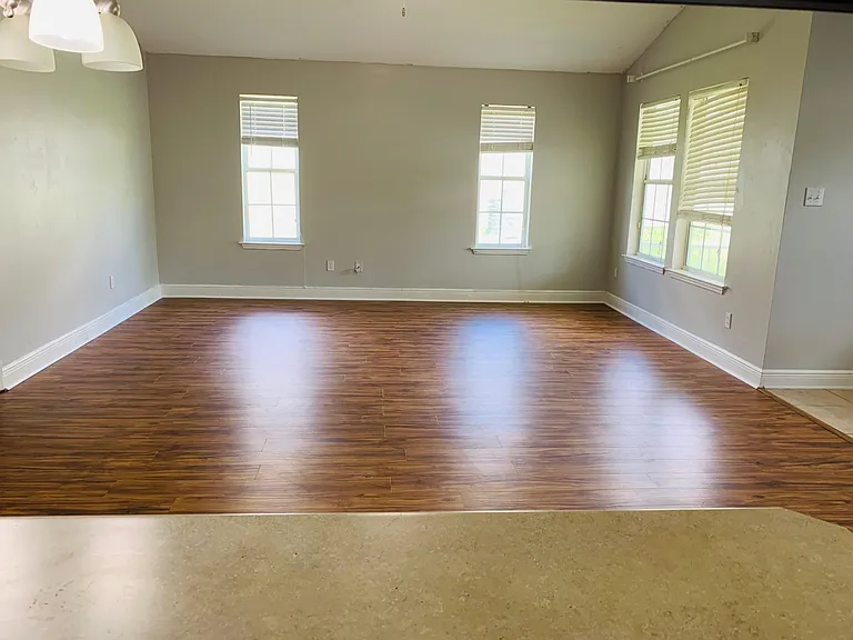 3604 Clear Creek Dr — Photo 3