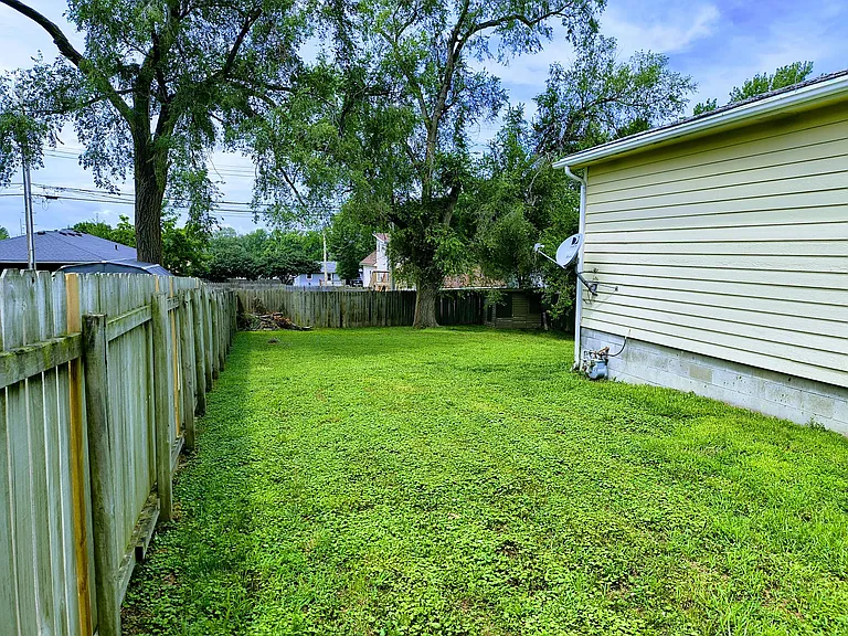 2515 N Main St — Photo 13