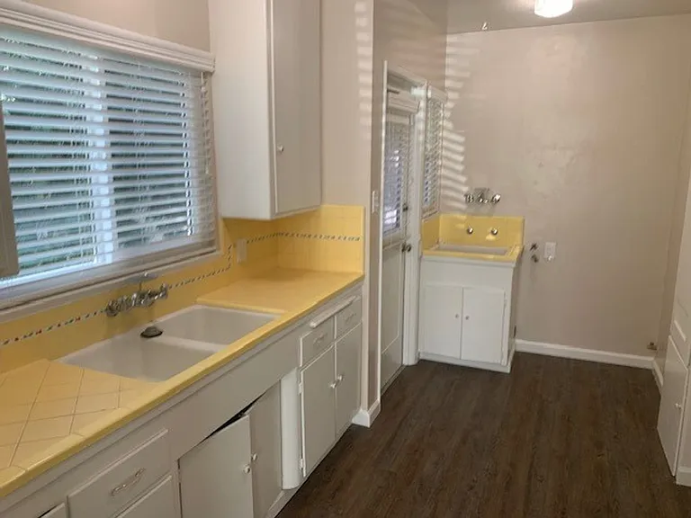 10911 Paramount Blvd — Photo 3