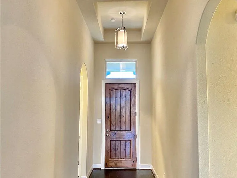 821 Richardson Ln — Photo 7