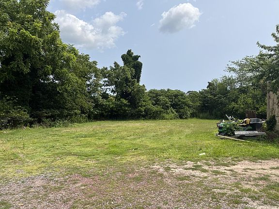5th image of 606 W Ocean Heights Ave