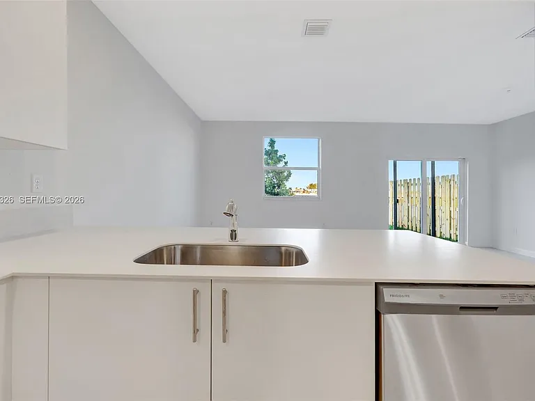 2556 SE 27th Ct #2556 — Photo 11