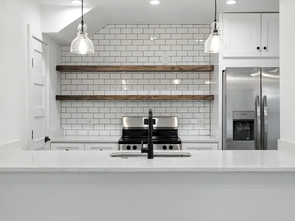 2124 Burton Dr APT 133, Austin, TX 78741