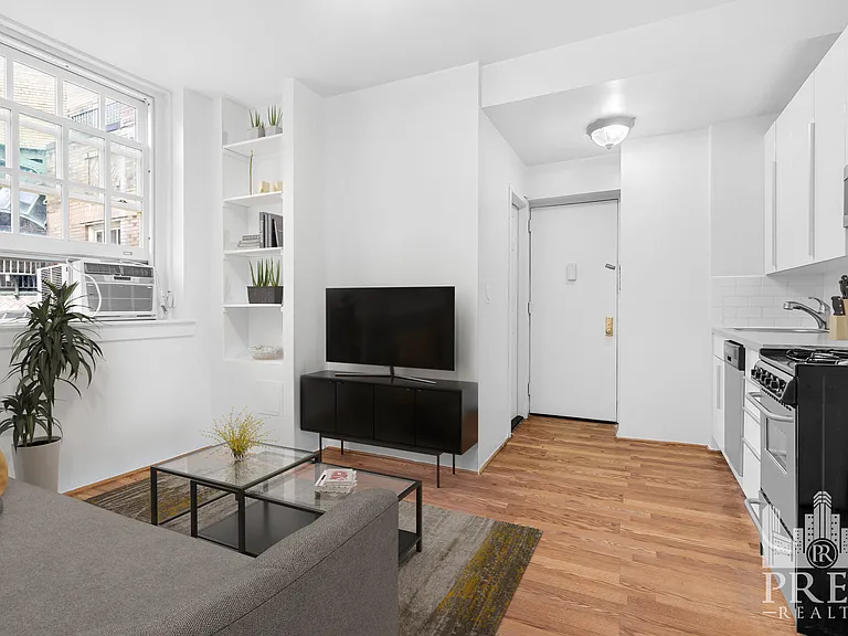 516 E 78th St #6L — Photo 2