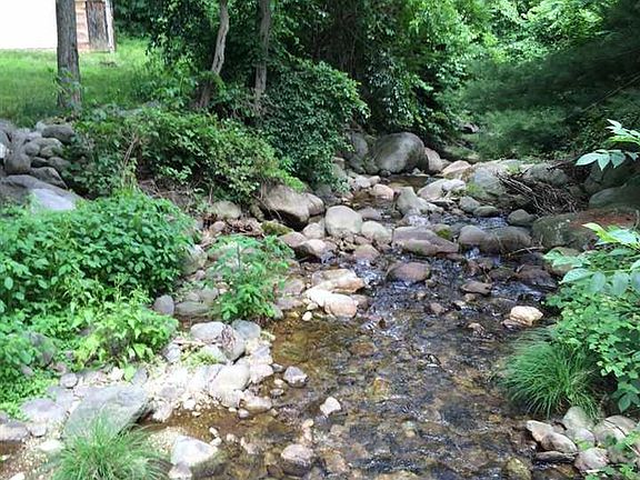 3rd image of 508 Coxs Creek Ln