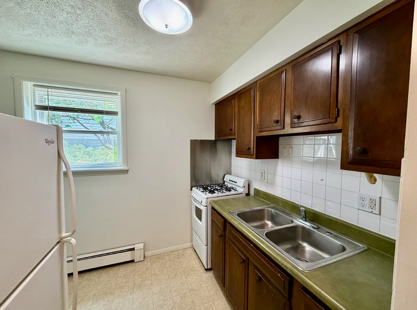 1106 McLean — Photo 3
