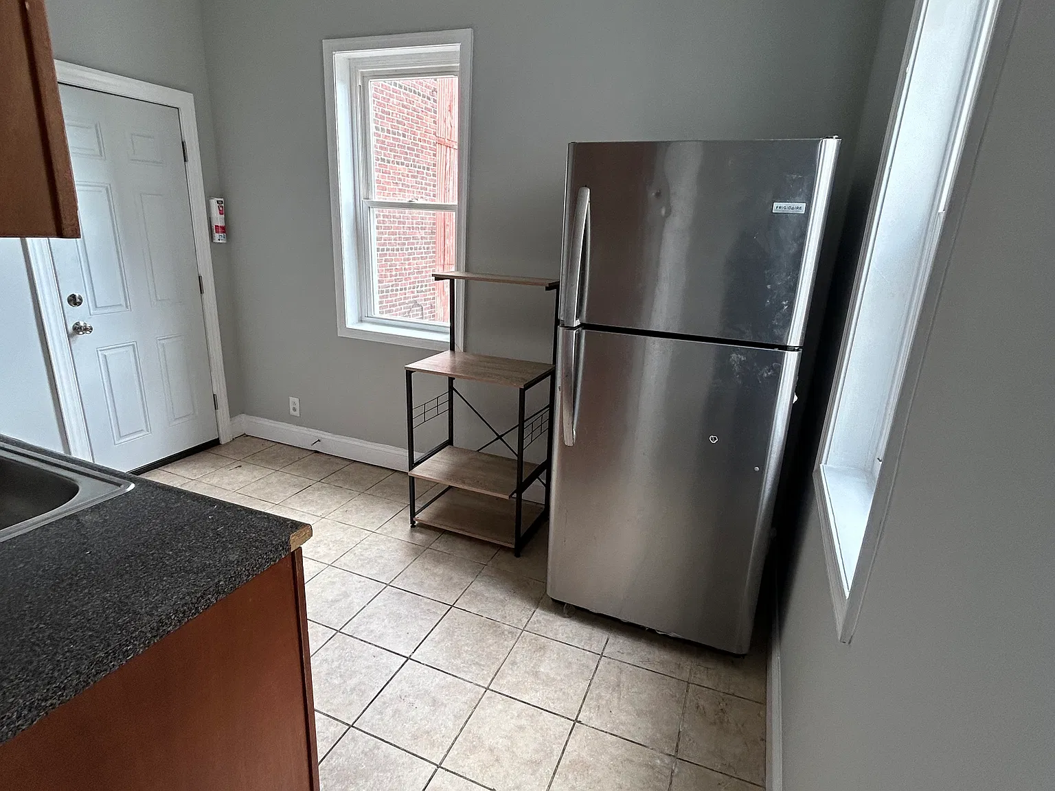 3 bed, 2240 sqft, $1,600 — Photo 4