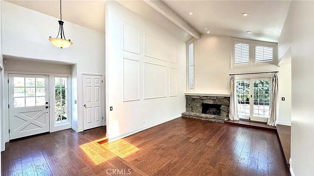 4 bed, 2.5 bath, 2286 sqft, $6,995 — Photo 3