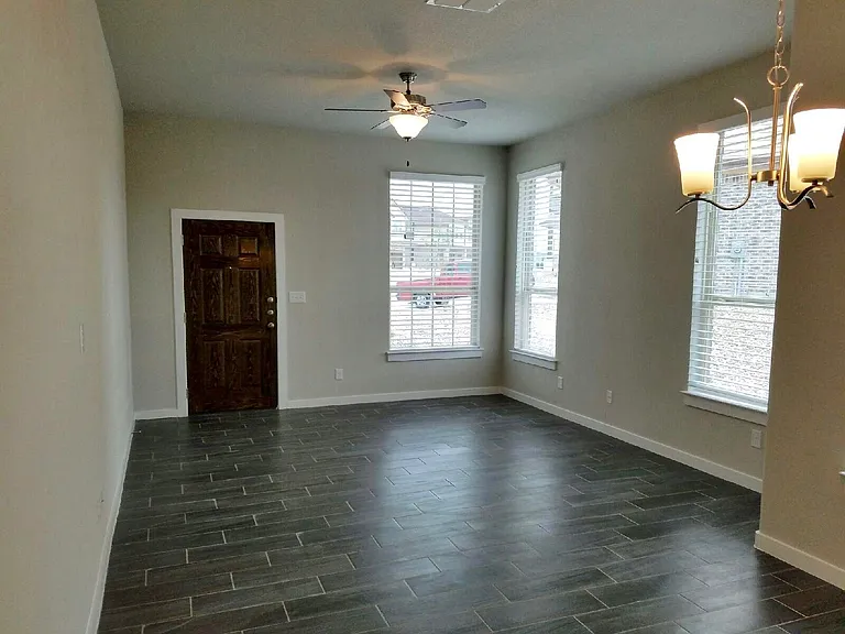 166 Lakeview Ct — Photo 2