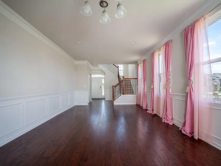 2825 Dillon Dr — Photo 9
