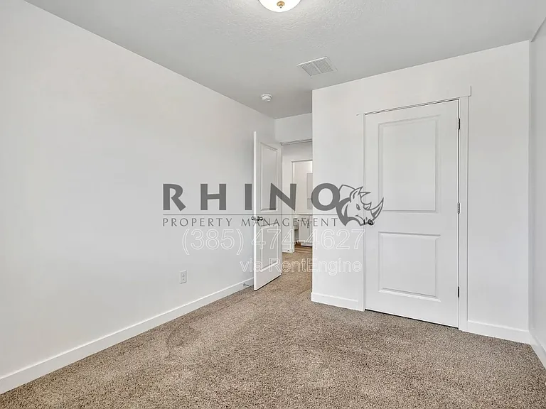 880 N Herman Dr — Photo 11