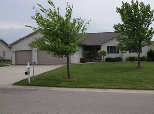 W6405 Boonesborough Dr, Greenville, WI 54942