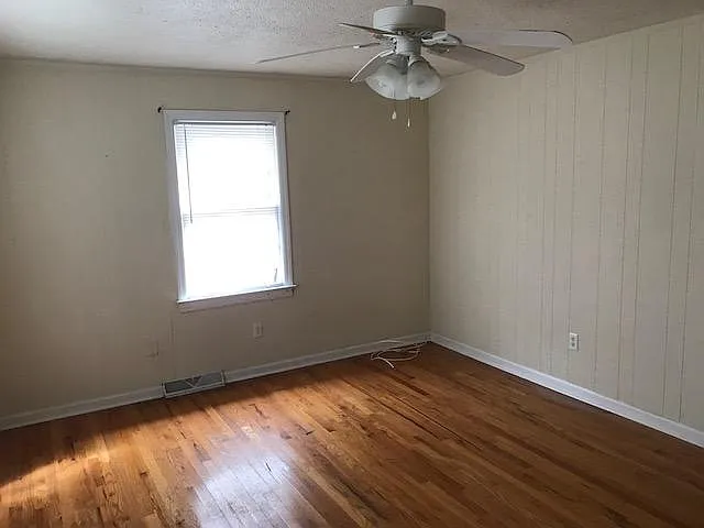 1541 B Joan St — Photo 2