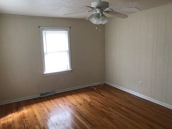 2nd image of 1541B Joan St