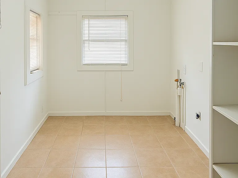 275 Adams St — Photo 9