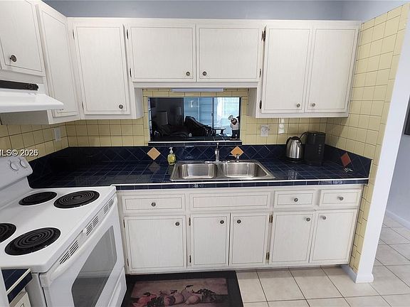 5th image of 4299 NW 16th St APT 209