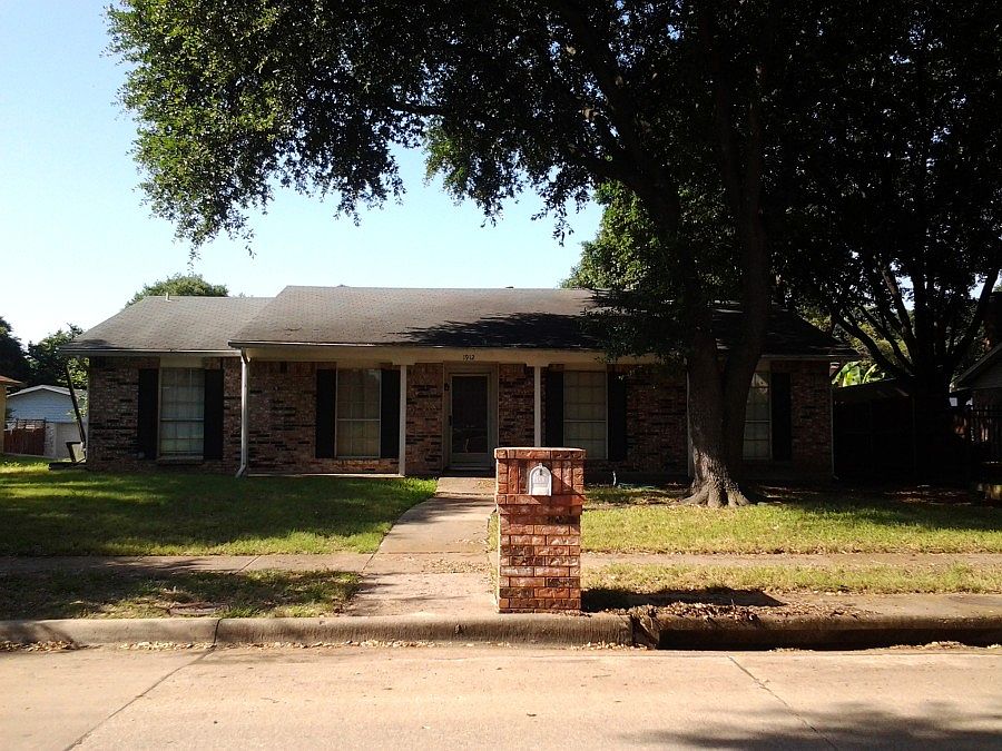 1st image of 1912 Addington Dr