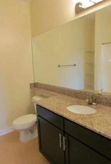 909 Perry St — Photo 13