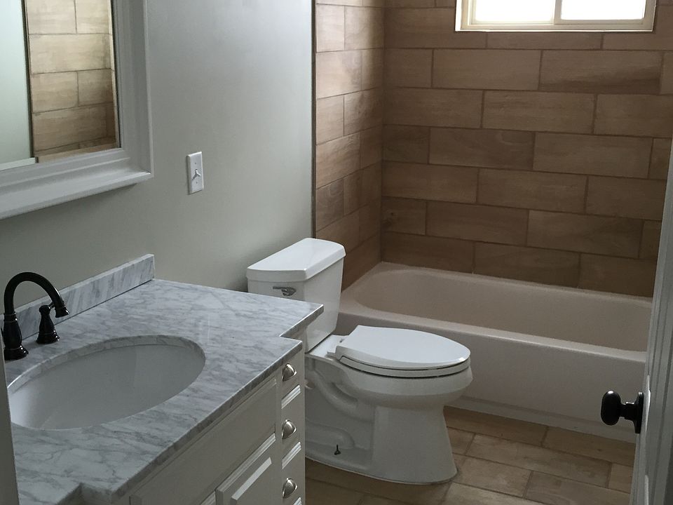 1st image of 40699 Oakwood Ct