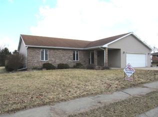 204 Cedar Dr, Clinton, IL 61727