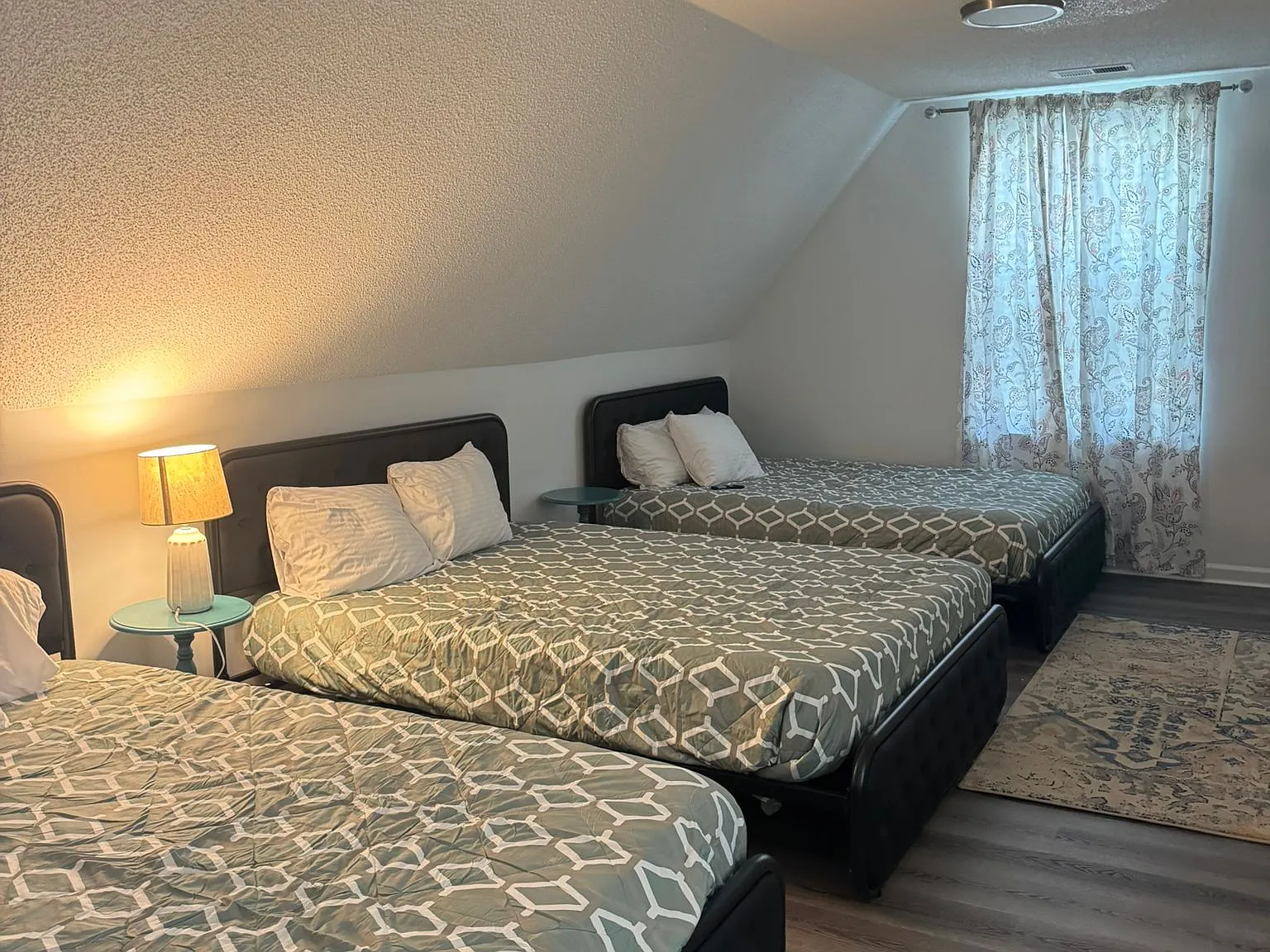 4 bed, 1814 sqft, $8,999 — Photo 3