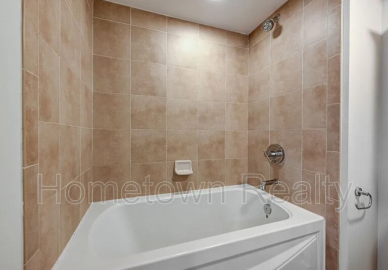 301 NE 4th St #2 — Photo 30