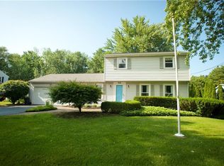 910 Whalen Rd, Penfield, NY 14526