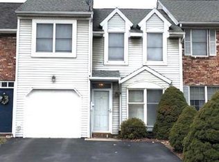 120 Brookfield Dr, Macungie, PA 18062