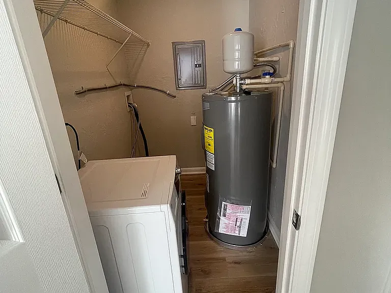 807 S Moody Rd #D2 — Photo 1