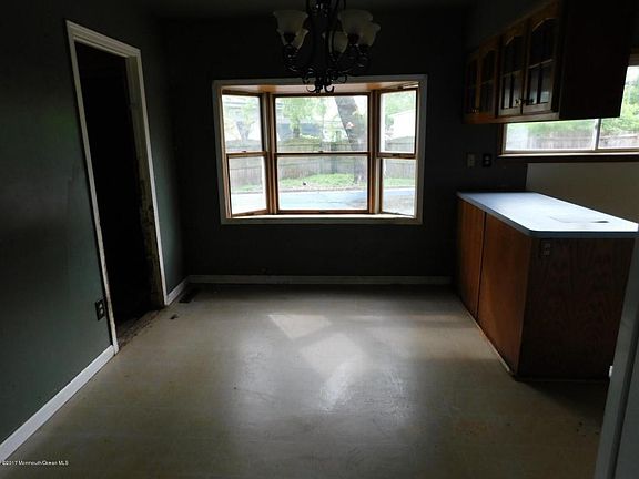 5th image of 33 Citadel Ave
