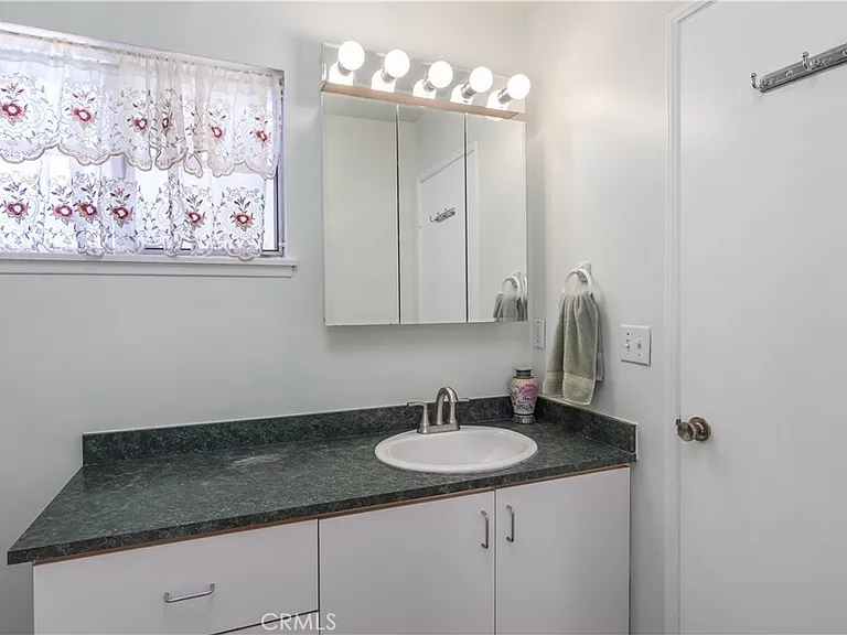 11543 Swinton Ave — Photo 19