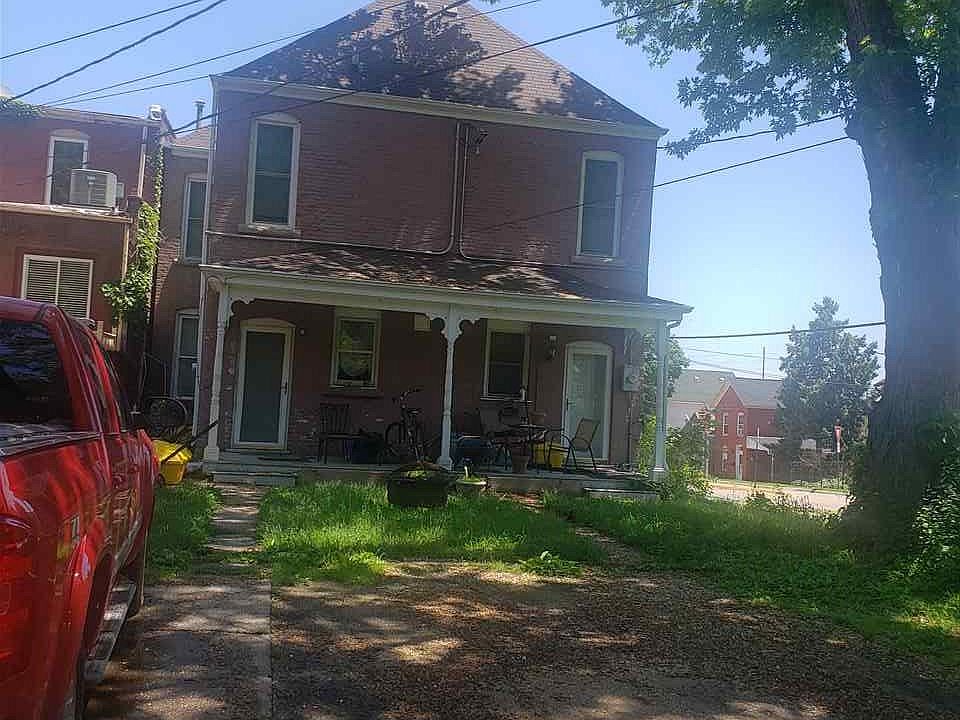 2nd image of 121 Bluff St #123