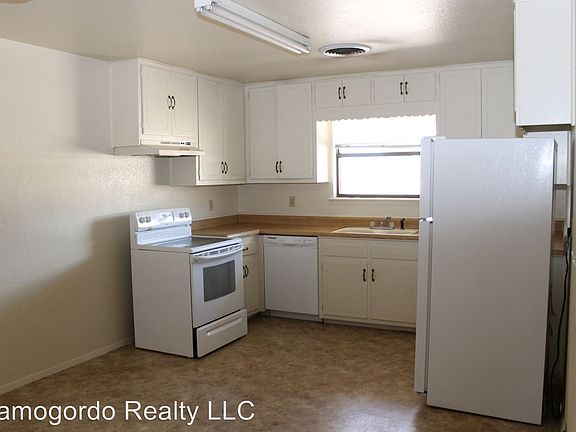 3rd image of 1500 Aspen Dr APT C