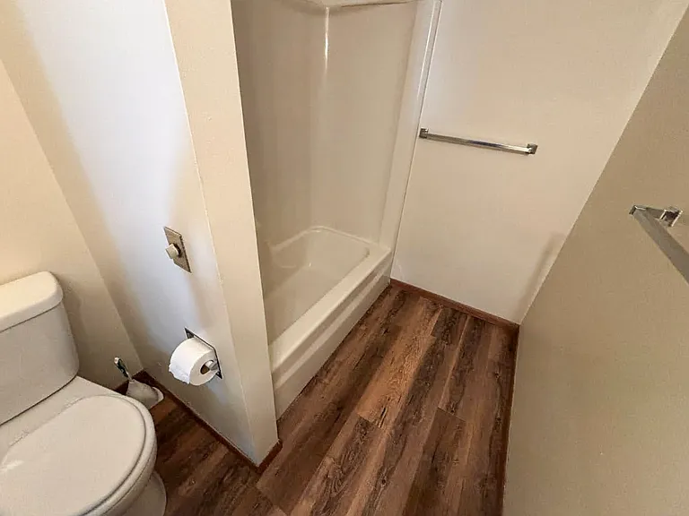 105 E Grand Ave #2 — Photo 10