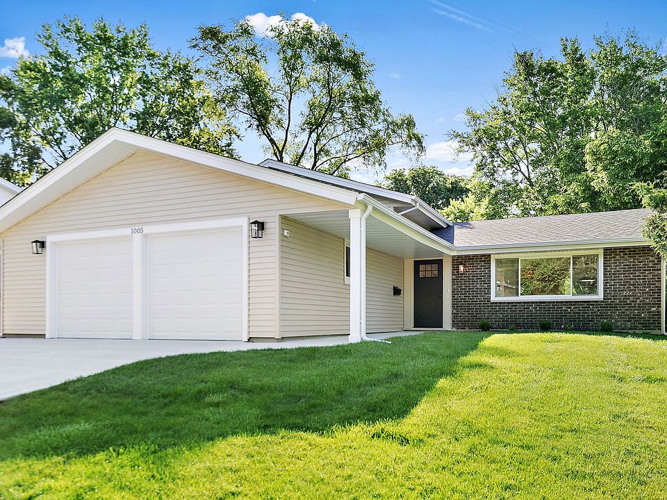 1st image of 1005 Carlton Ln
