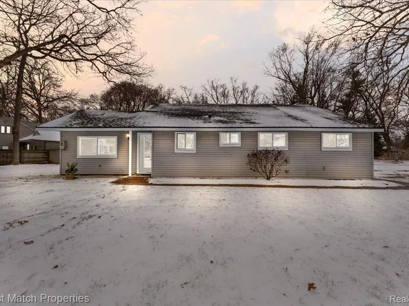 3085 Cloverdale, Highland, MI 48356